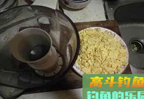 野钓草鱼必杀饵料配方，不闹小鱼，专钓大鱼