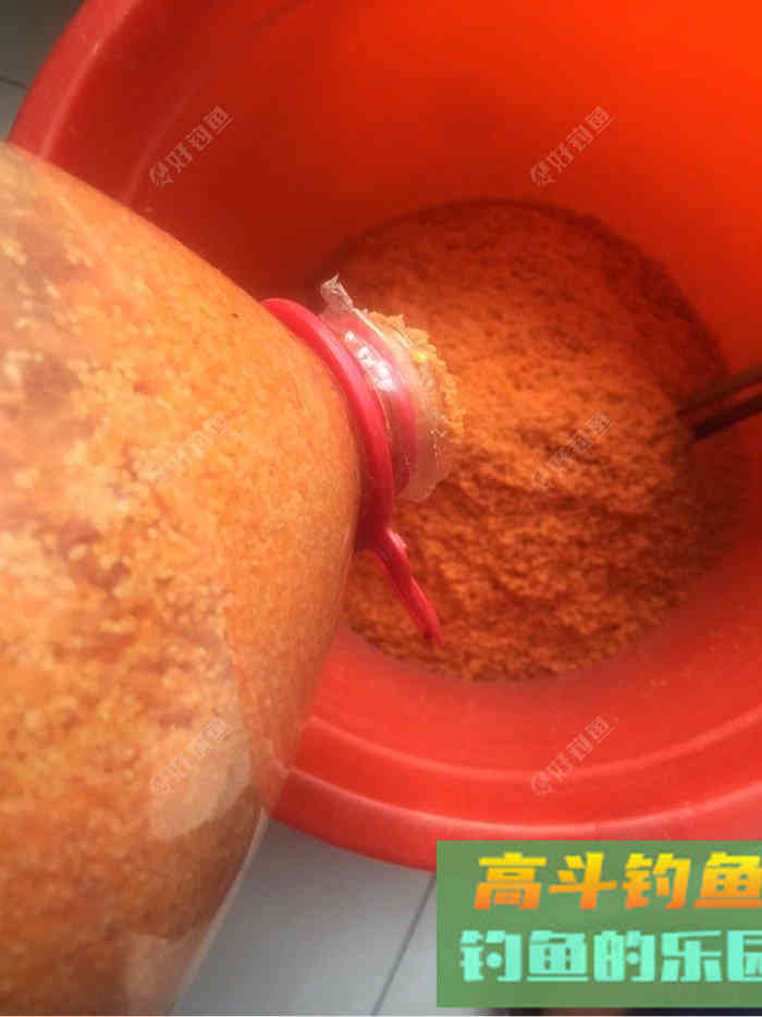 去年自制的打窝饵料，重新调配效果好