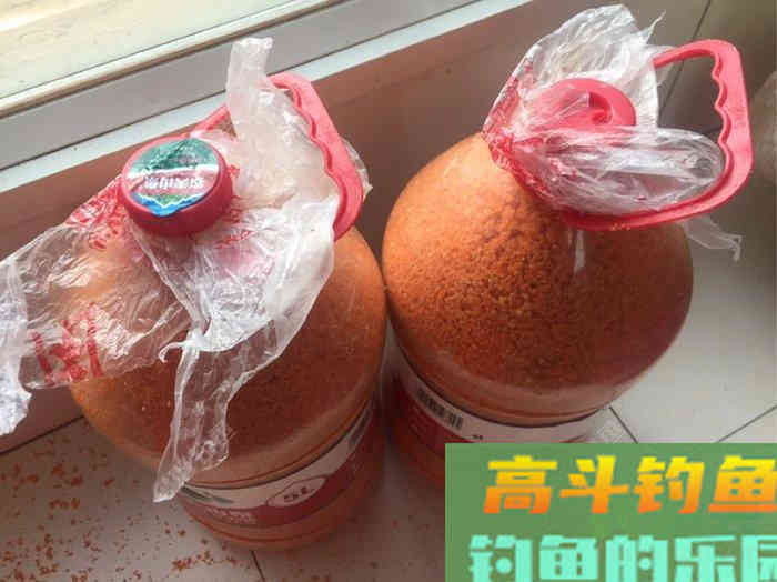 去年自制的打窝饵料，重新调配效果好
