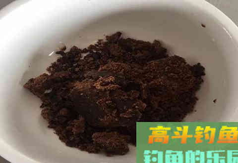钓鱼前诱鱼是关键，三种酒米配方送给你