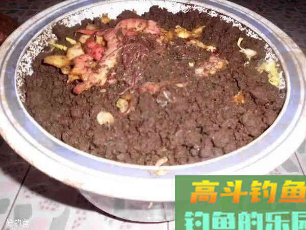 蚯蚓钓鱼使用小技巧，让钓鱼爱好者少走弯路