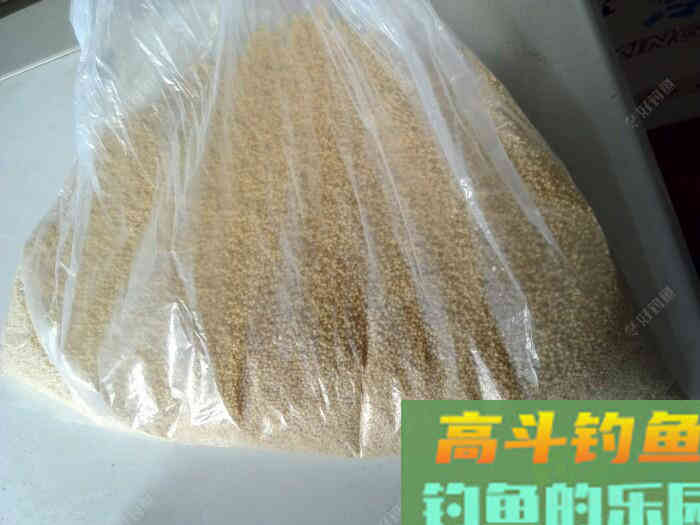 自制鲫鱼窝料，手竿钓鲫聚鱼快留鱼久