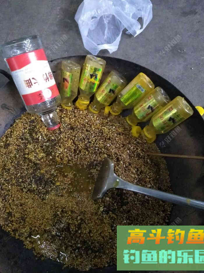 自制荞麦菜籽饼底窝料，香味相当浓郁