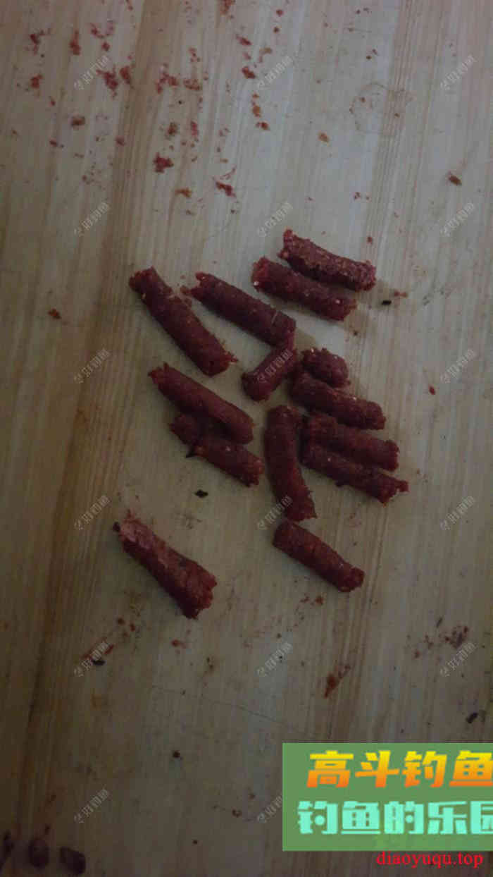 用剩的饵料怎么保存，一招教你自制剩饵颗粒