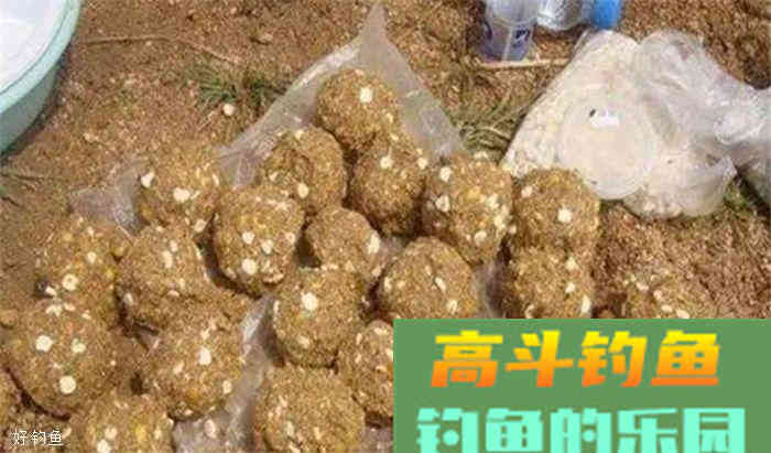 秋季垂钓，打窝分轻窝和重窝，你有了解过吗？