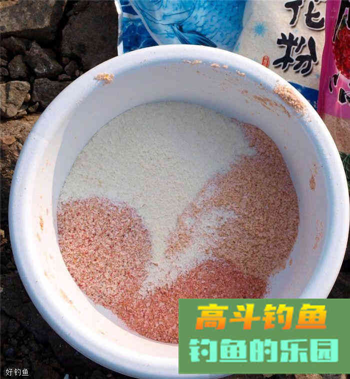 开饵的时加拉丝粉，有效避免小鱼闹窝
