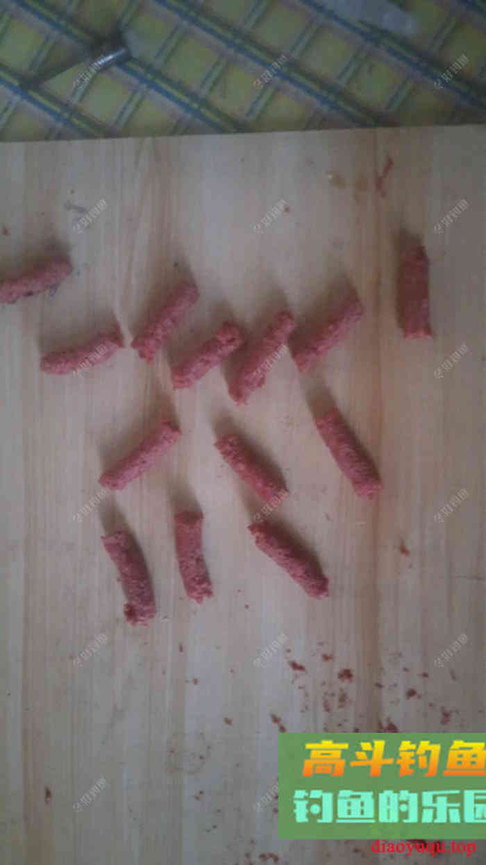 用剩的饵料怎么保存，一招教你自制剩饵颗粒