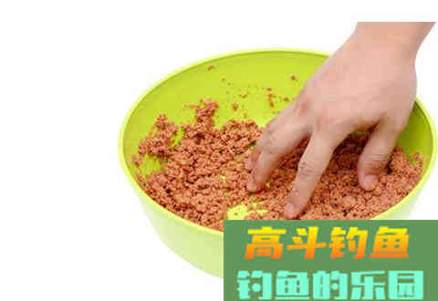 浅谈夏季野钓的三招选饵技巧