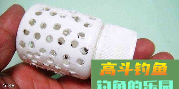 冬季钓鱼，可以用打窝器来打窝