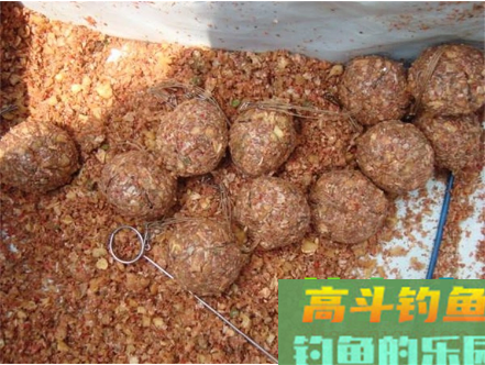 野钓诱鱼窝料这样打，简单便携效果好