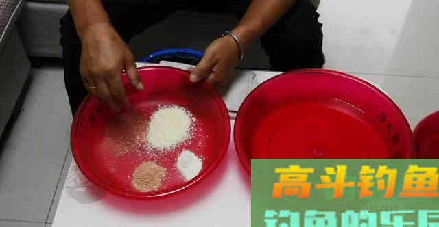 夏钓鲫鱼开这款饵，三饵一辅一怼即成
