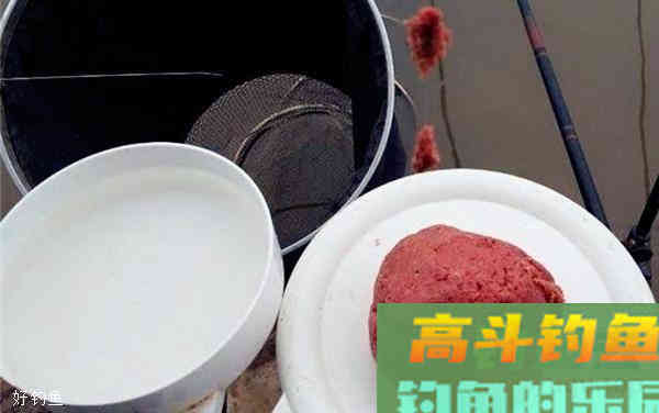 钓鱼拉饵有技巧，学会两招不用愁