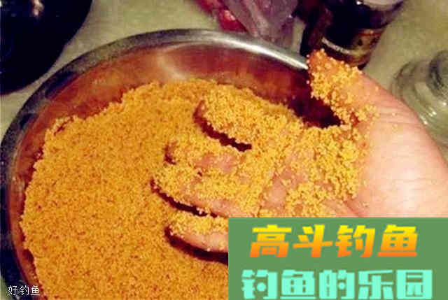 野钓鲫鱼，打窝首选这款窝料