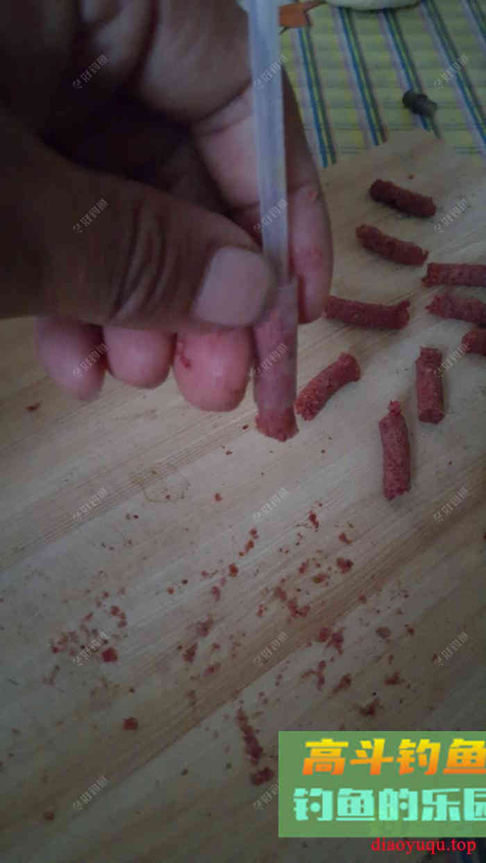 用剩的饵料怎么保存，一招教你自制剩饵颗粒