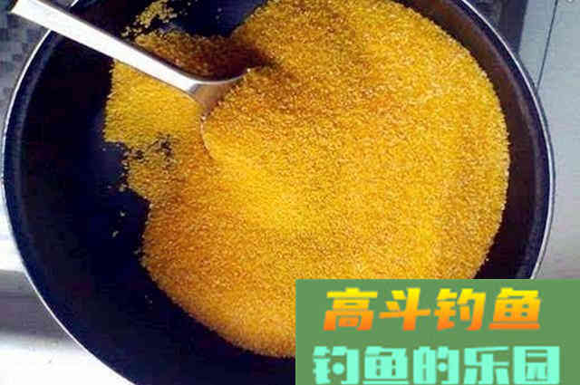 野钓鲫鱼，打窝首选这款窝料