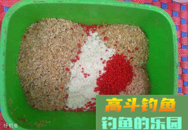 商品饵满目琳琅，要如何才能配出合适的钓鱼饵料？