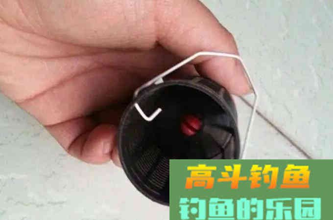 诱钓鲫鱼最简单的窝料制作及打窝方法