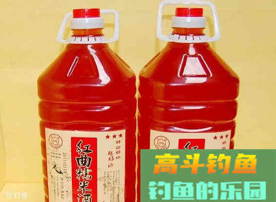 酒米窝料制作中应如何选择米和酒？