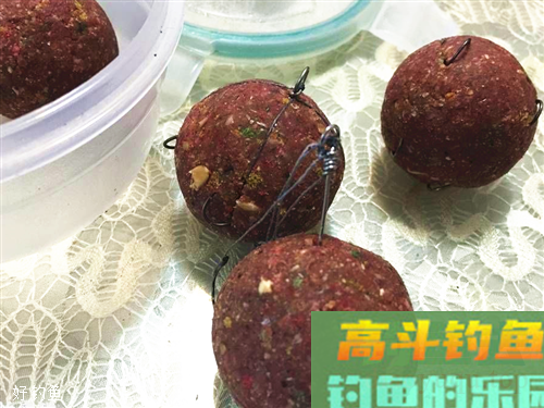 钓鱼老手告诉你：饵料要这样选才能爆护