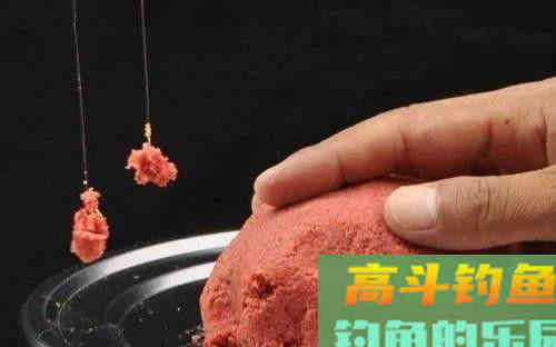 钓鱼老手告诉你：饵料要这样选才能爆护