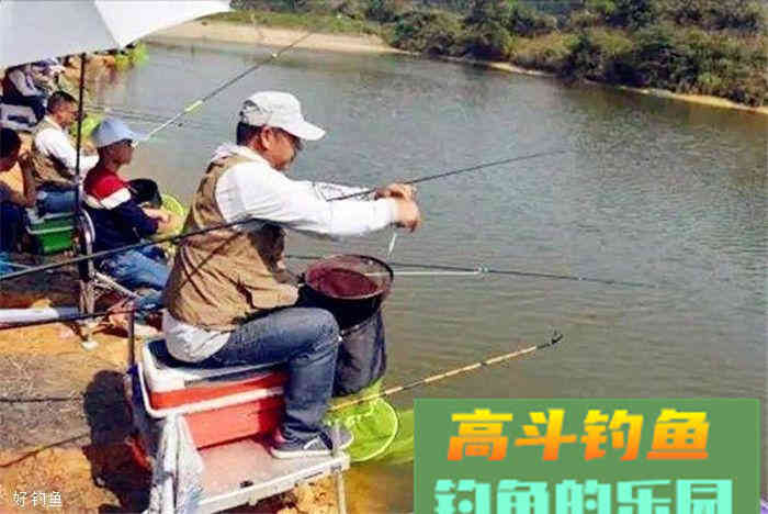 深秋钓鲫鱼饵料配方，赶紧拿走去上鱼吧