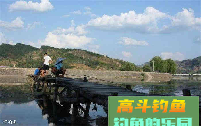 自制打窝药酒配方，深秋使用不愁诱不到鱼