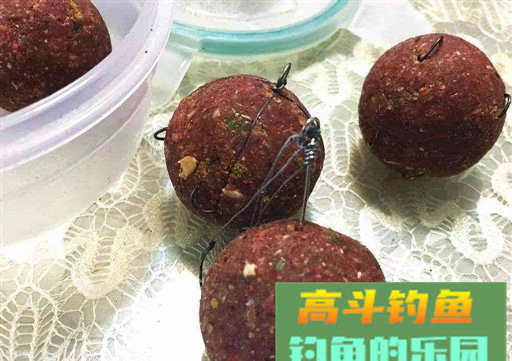 抛竿爆炸钩饵料配法，这样配饵便宜又好用