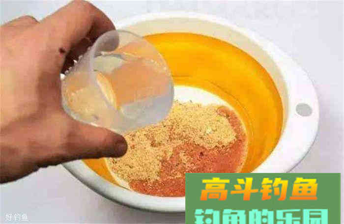 钓鲫鱼用的诱饵和钓饵分享