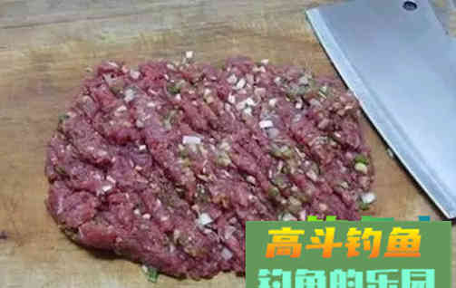 民间17种钓鲫鱼窝料诱饵配方