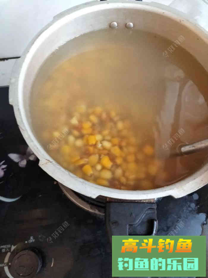 自制玉米打窝料，师傅教导好钓鱼