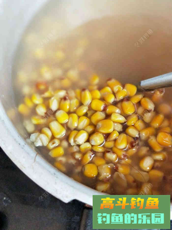 自制玉米打窝料，师傅教导好钓鱼