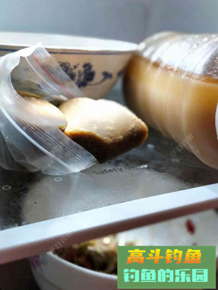 自制玉米打窝料，师傅教导好钓鱼