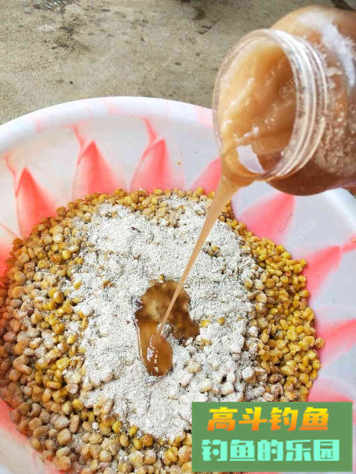 自制玉米打窝料，师傅教导好钓鱼