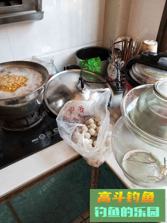 自制玉米打窝料，师傅教导好钓鱼
